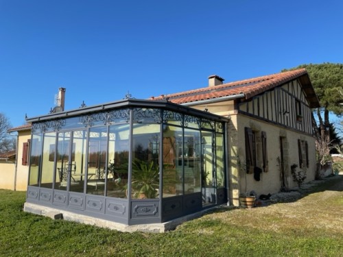 véranda en acier à pans coupé, toiture 3 pentes 