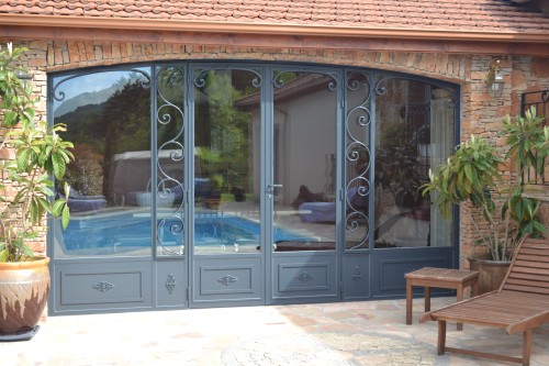 facade en acier de forme arrondie 