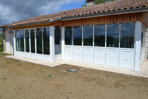 façade en profilés à rupture de pont thermique avec portes et fenêtres